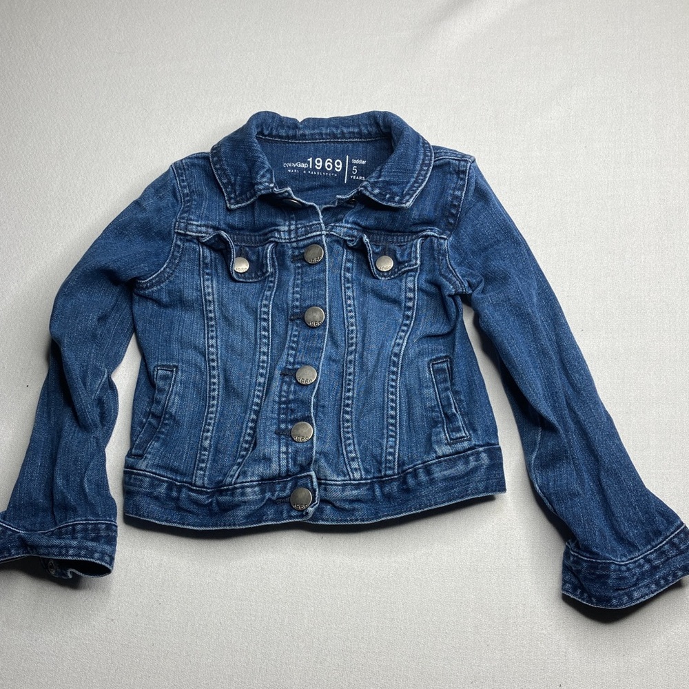 Girls gap 1969 denim jacket. Size 5. Jean jacket. Like new.